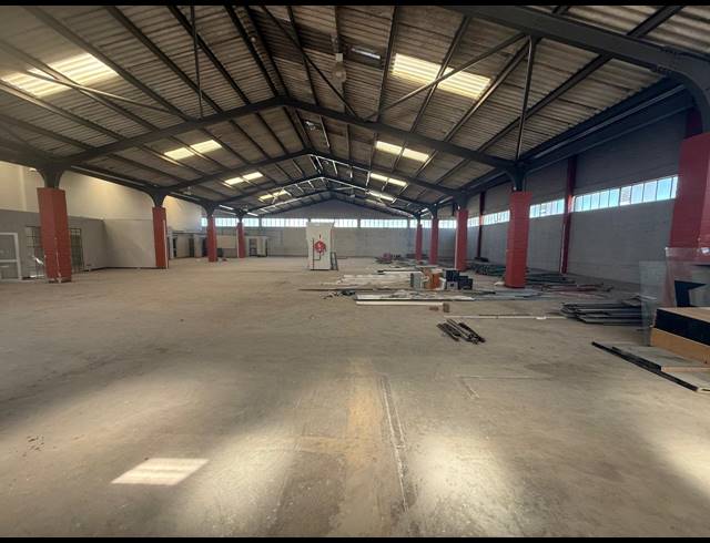 1,900M² WAREHOUSE TO LET IN PAARDEN EILAND